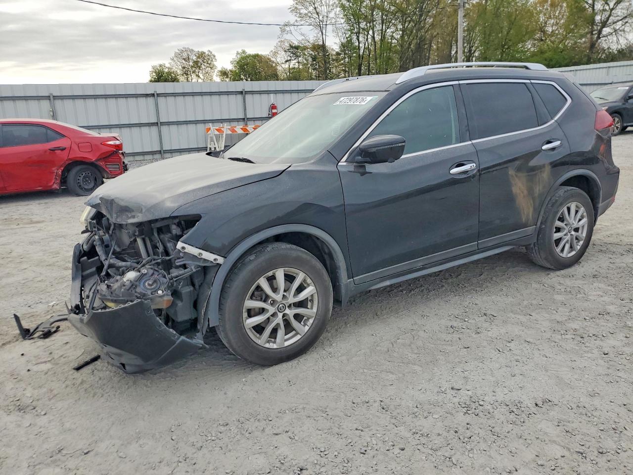 Photo of the 2018 NISSAN ROGUE SV
