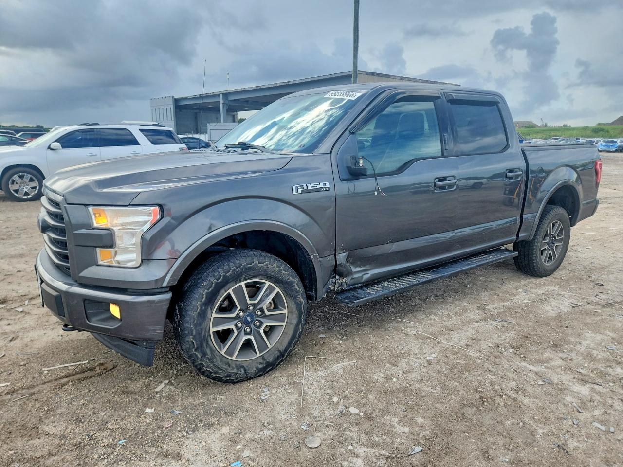Photo of the 2017 FORD F150 SUPERCREW