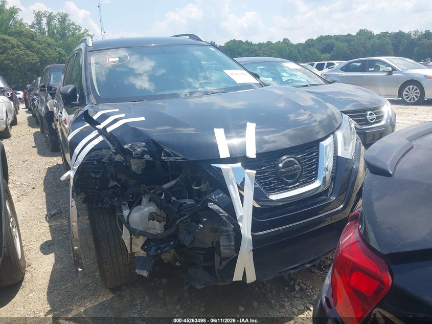 Photo of the 2018 NISSAN ROGUE SV