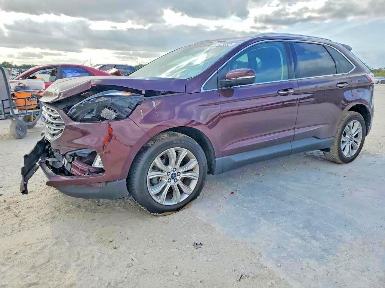 Photo of the 2019 FORD EDGE TITANIUM