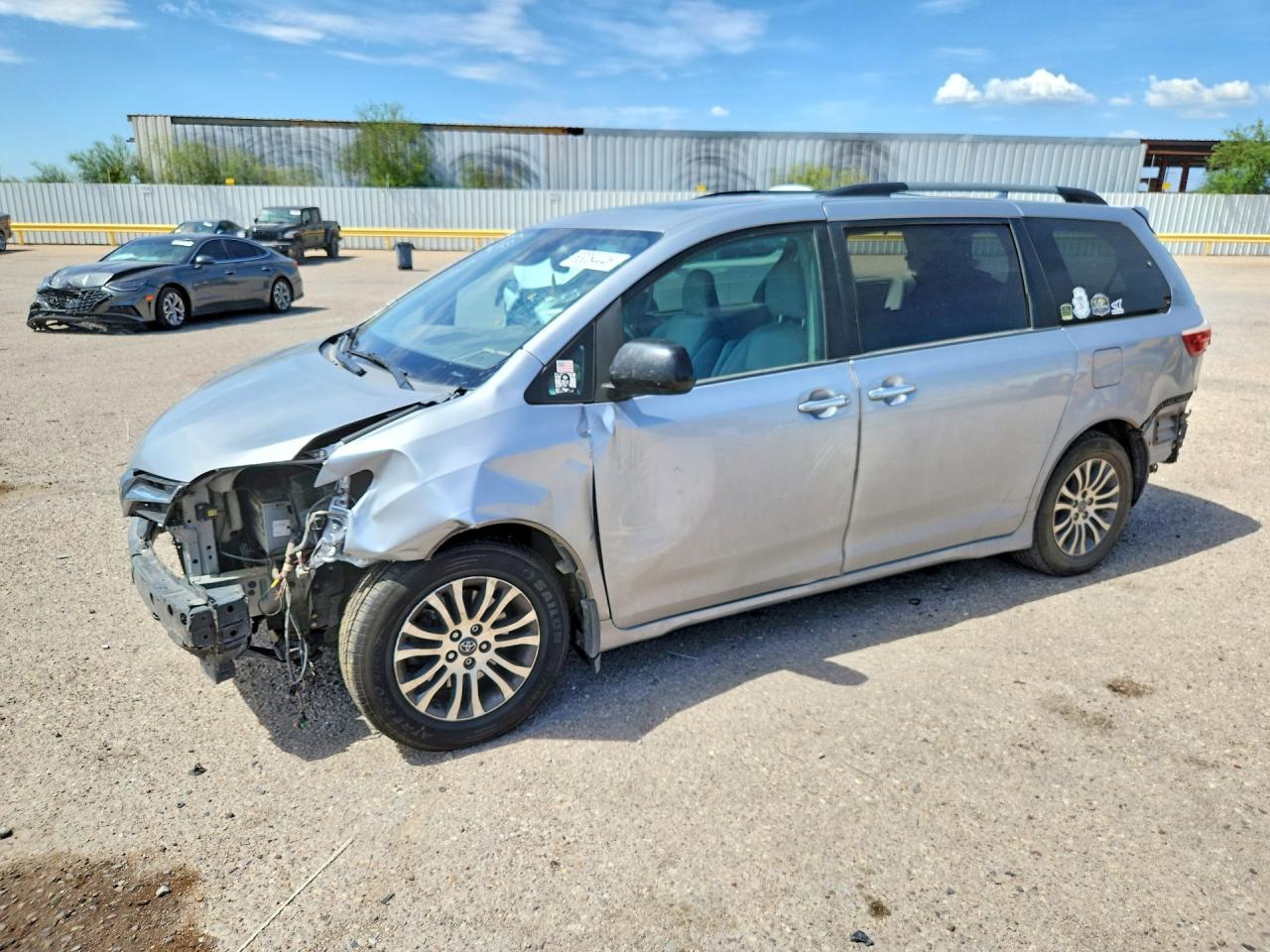 Photo of the 2018 TOYOTA SIENNA XLE 8-PASSENGER