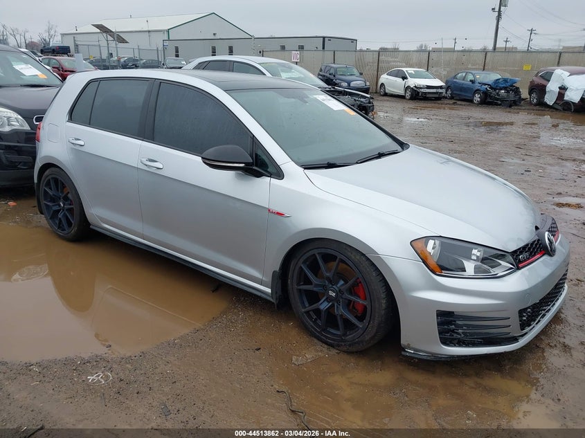 Photo of the 2016 VOLKSWAGEN GOLF GTI SE 4-DOOR