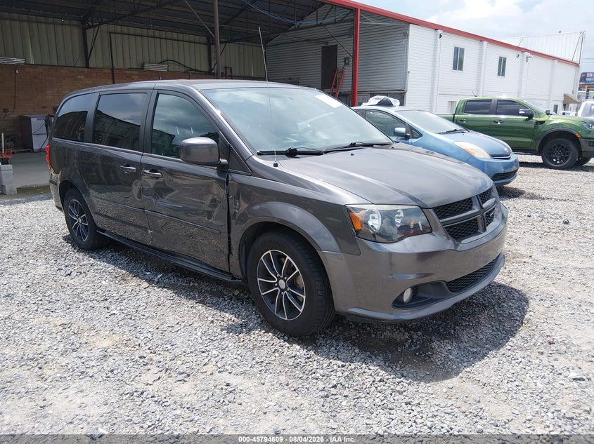 Photo of the 2015 DODGE GRAND CARAVAN R/T