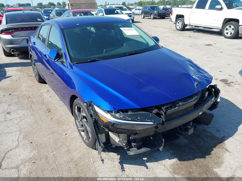 Photo of the 2024 HYUNDAI ELANTRA SEL