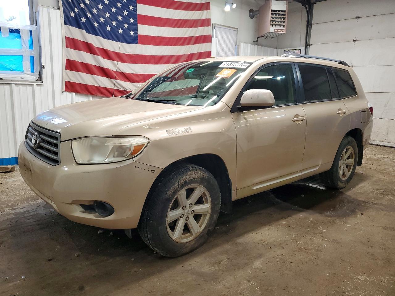 Photo of the 2010 TOYOTA HIGHLANDER BASE