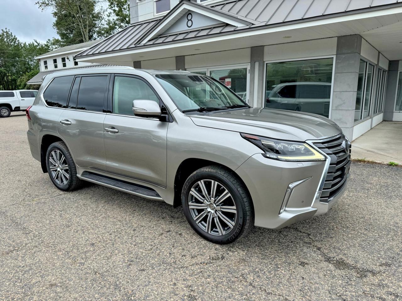 Photo of the 2016 LEXUS LX 570