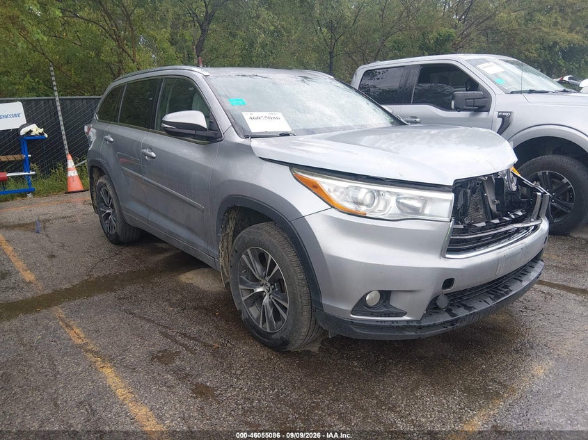 Photo of the 2016 TOYOTA HIGHLANDER XLE V6