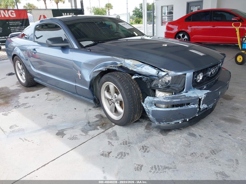 Photo of the 2006 FORD MUSTANG V6
