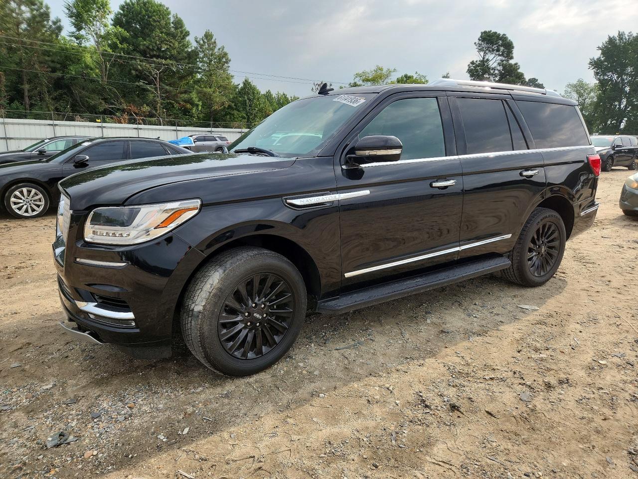 Photo of the 2019 LINCOLN NAVIGATOR