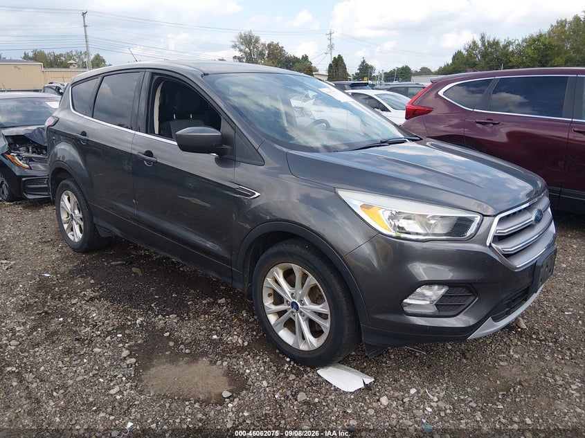 Photo of the 2017 FORD ESCAPE SE