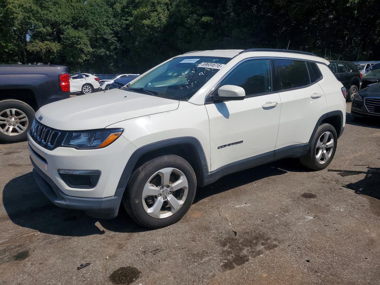 Photo of the 2019 JEEP COMPASS LATITUDE