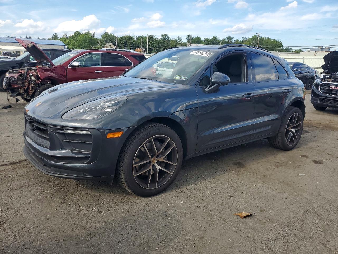 Photo of the 2025 PORSCHE MACAN BASE