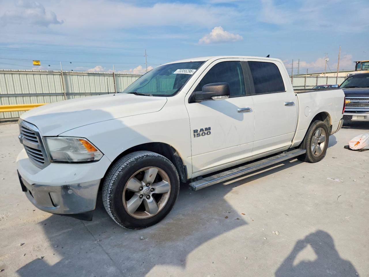 Photo of the 2016 RAM 1500 SLT