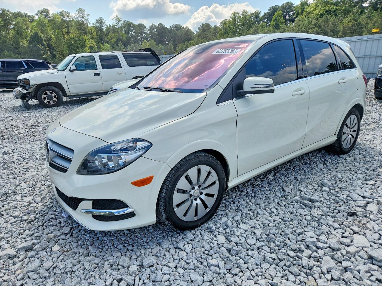Photo of the 2017 MERCEDES-BENZ B 250E