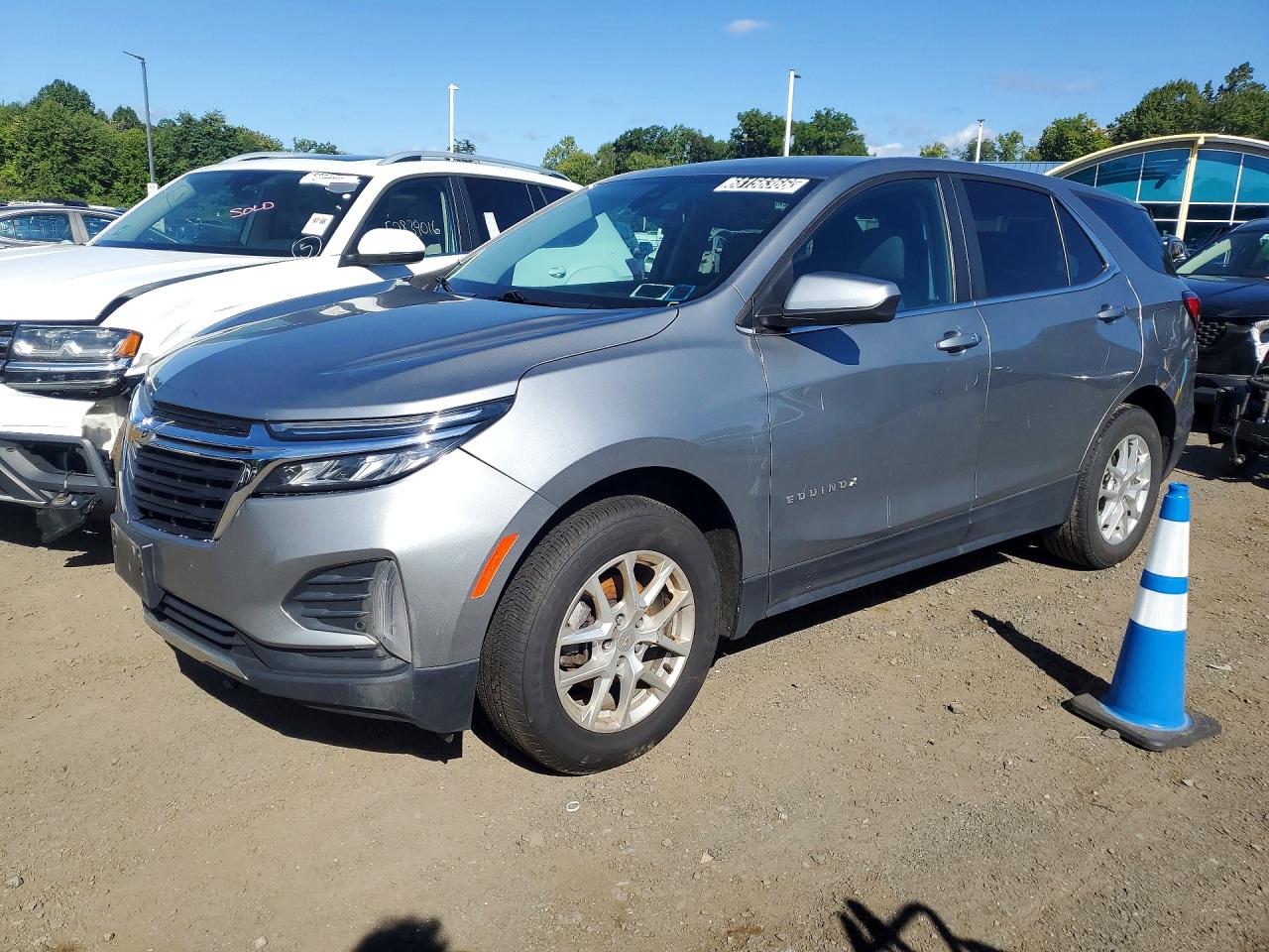 Photo of the 2024 CHEVROLET EQUINOX LT