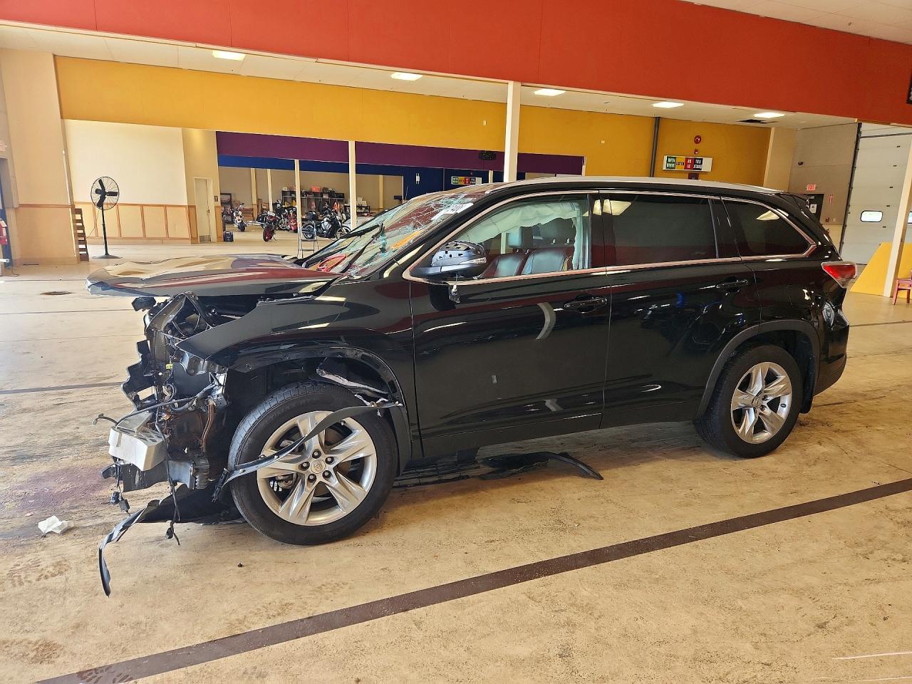 Photo of the 2015 TOYOTA HIGHLANDER LIMITED