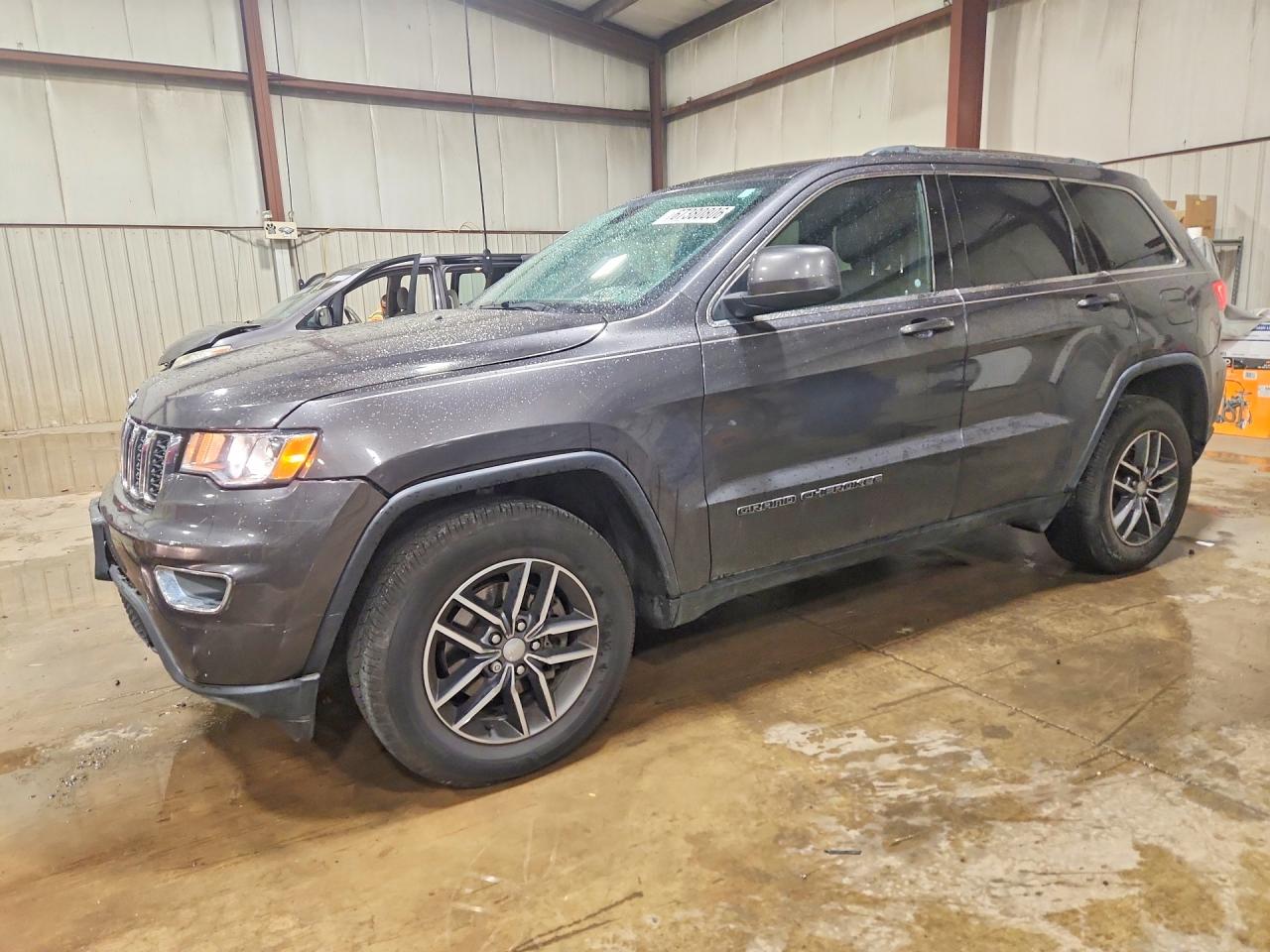 Photo of the 2018 JEEP GRAND CHEROKEE LAREDO