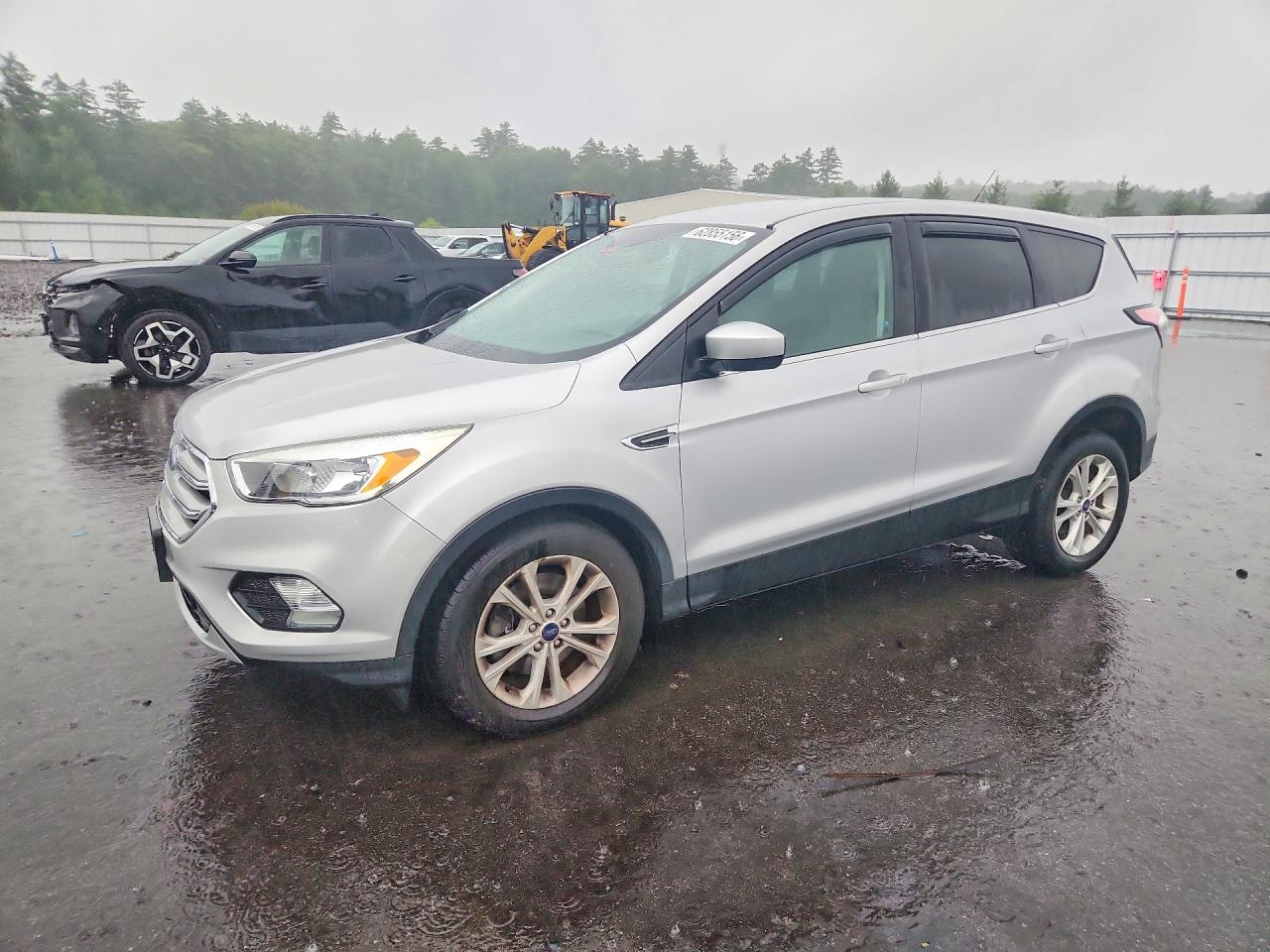 Photo of the 2017 FORD ESCAPE SE