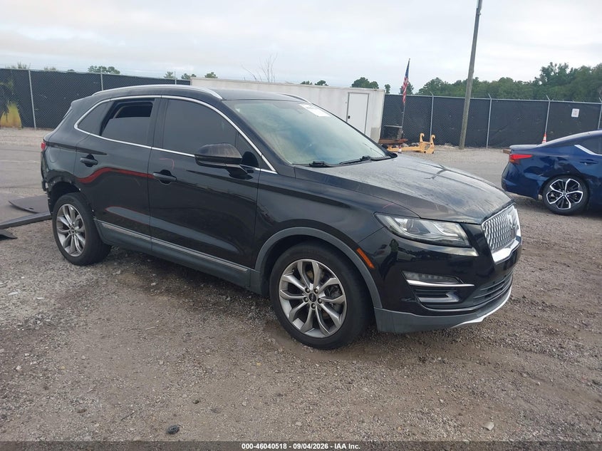 Photo of the 2019 LINCOLN MKC SELECT