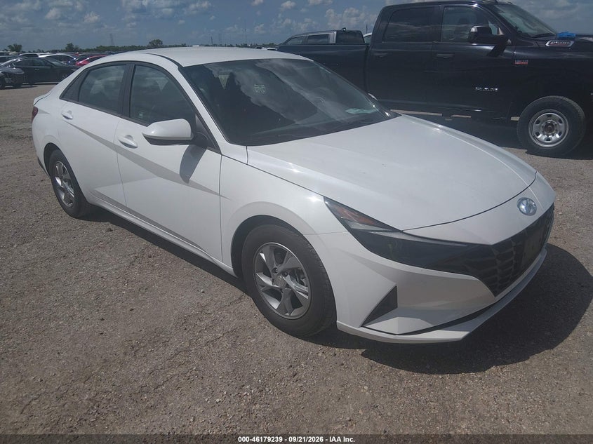 Photo of the 2021 HYUNDAI ELANTRA SE