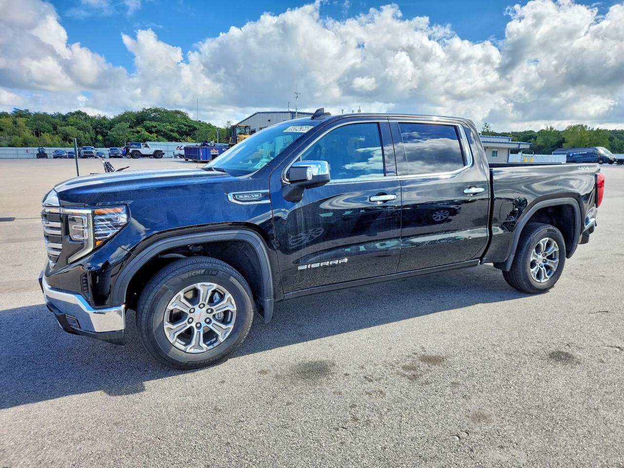Photo of the 2025 GMC SIERRA K1500 SLT