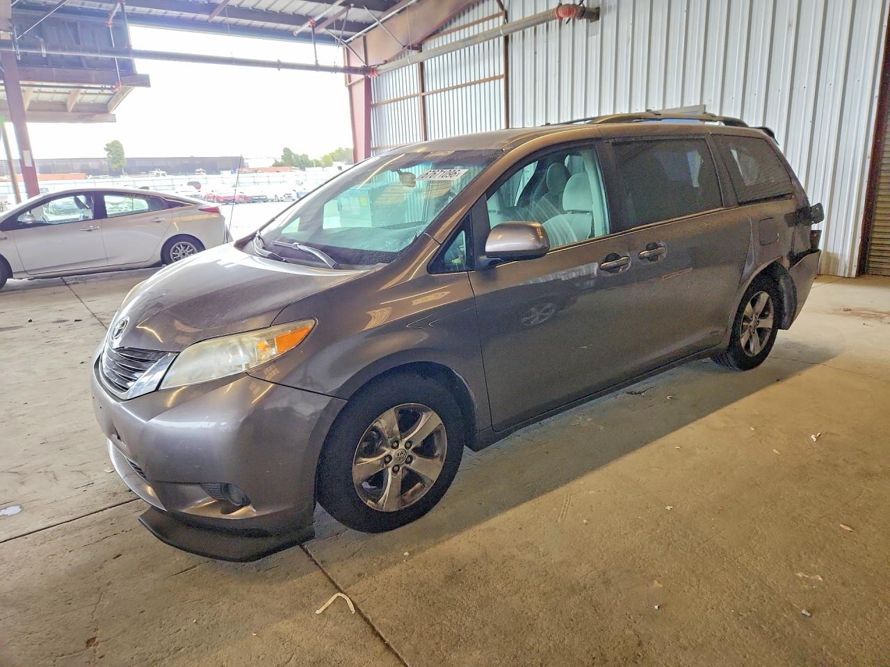 Photo of the 2014 TOYOTA SIENNA LE
