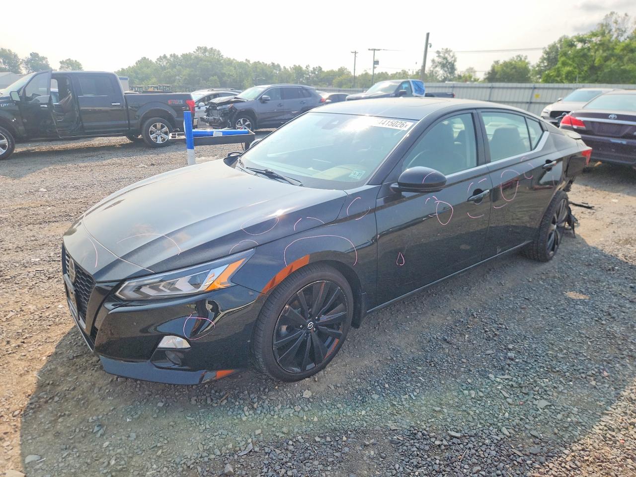 Photo of the 2022 NISSAN ALTIMA SR