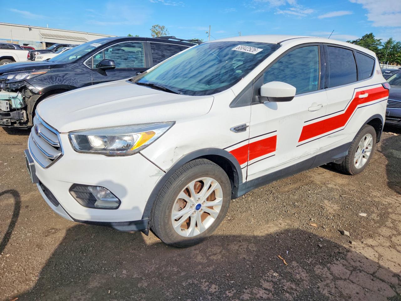 Photo of the 2017 FORD ESCAPE SE