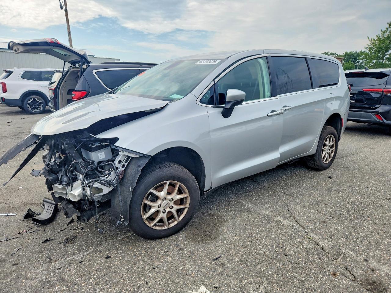 Photo of the 2023 CHRYSLER VOYAGER LX
