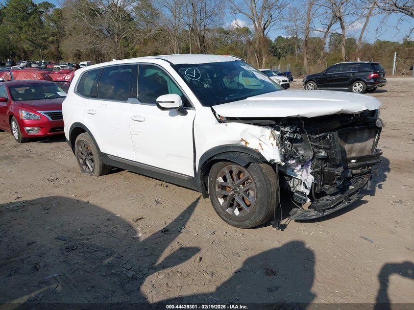 Photo of the 2023 KIA TELLURIDE LX