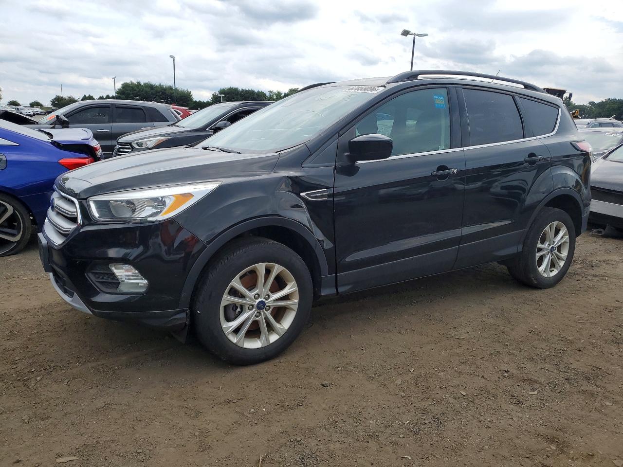 Photo of the 2018 FORD ESCAPE SE