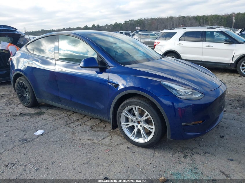 Photo of the 2021 TESLA MODEL Y LONG RANGE DUAL MOTOR ALL-WHEEL DRIVE
