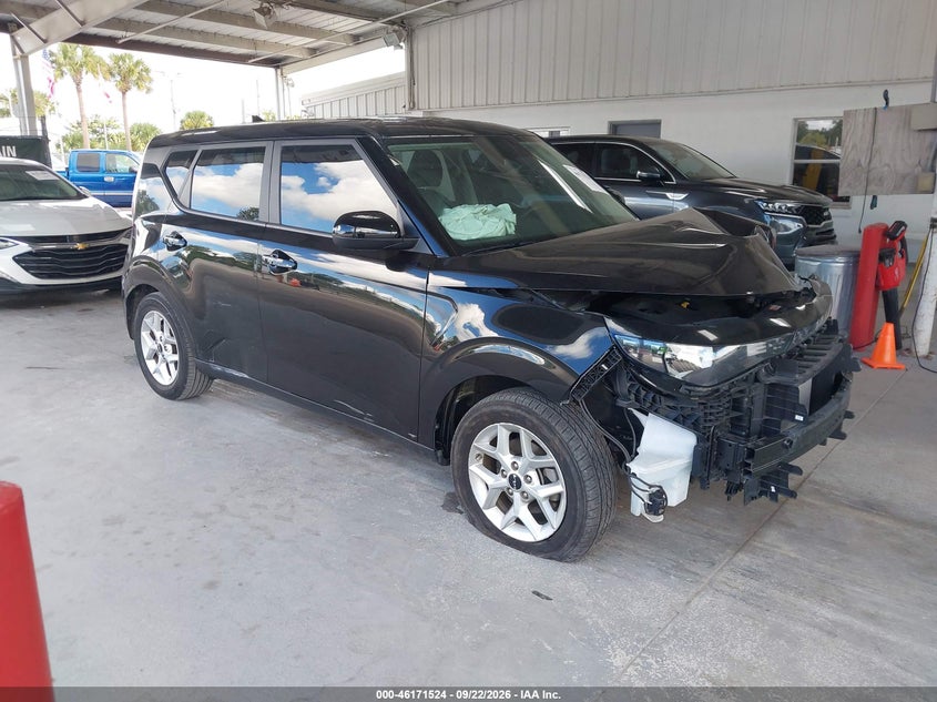 Photo of the 2023 KIA SOUL LX