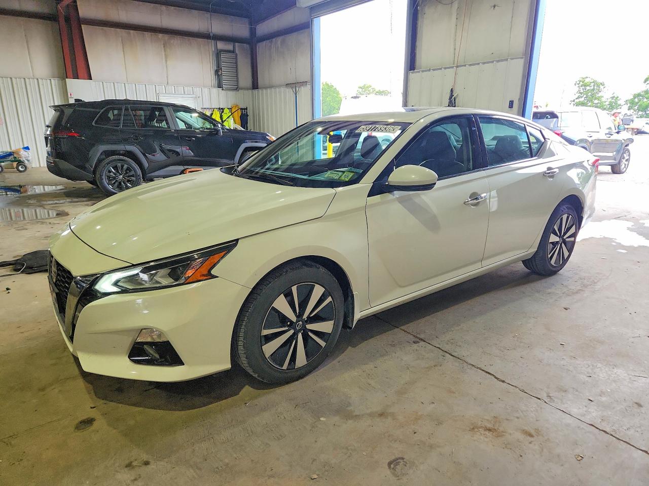 Photo of the 2021 NISSAN ALTIMA SL