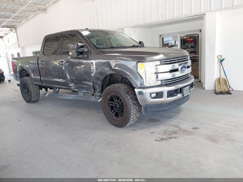 Photo of the 2017 FORD F-250 LARIAT