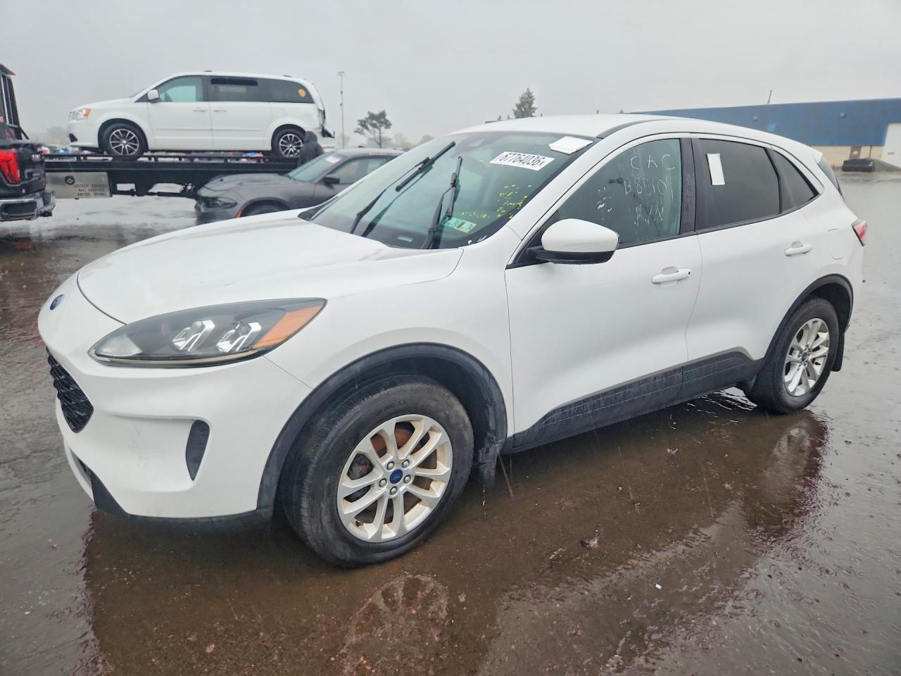 Photo of the 2020 FORD ESCAPE SE