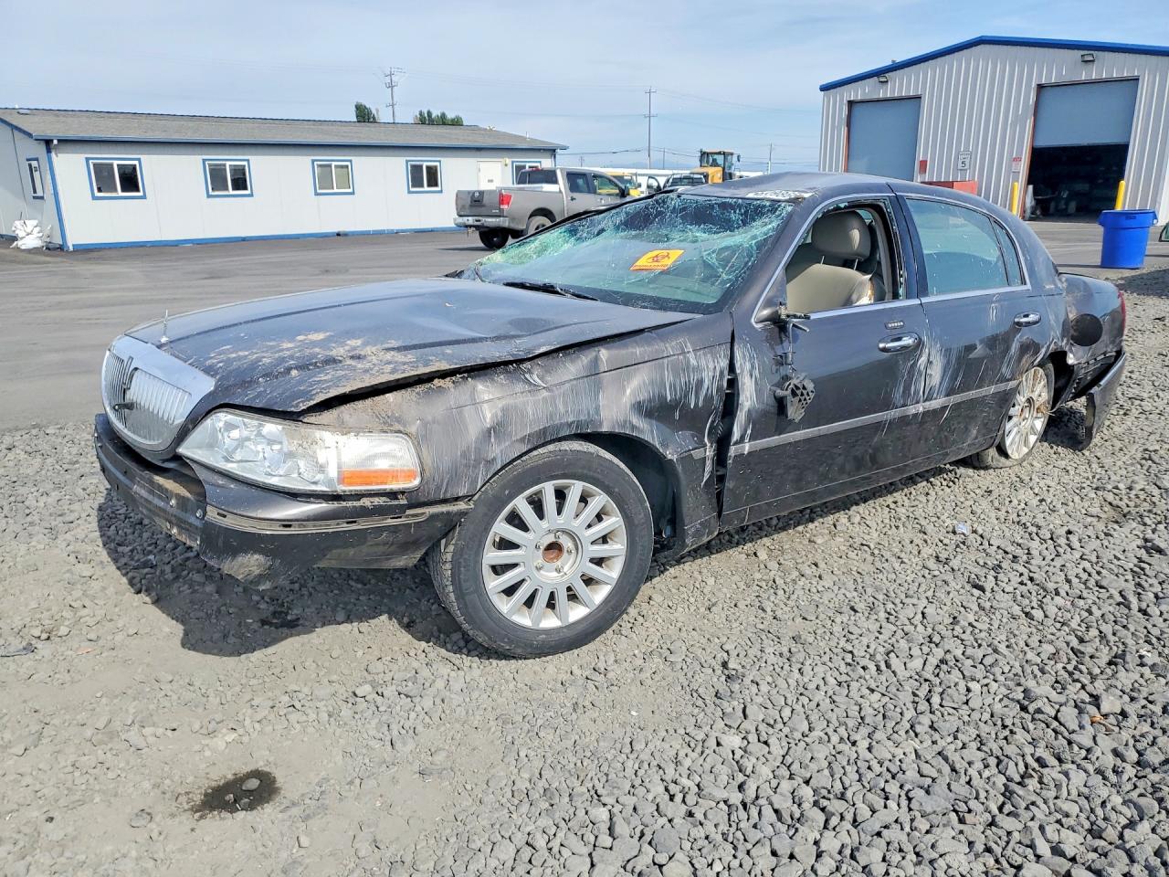 Photo of the 2005 LINCOLN TOWN CAR SIGNATURE