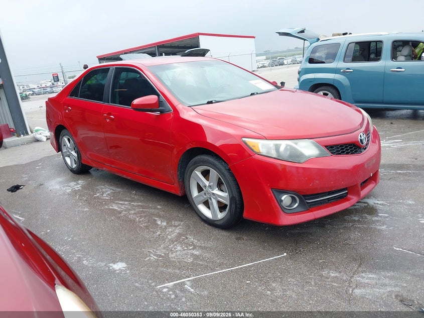 Photo of the 2014 TOYOTA CAMRY SE