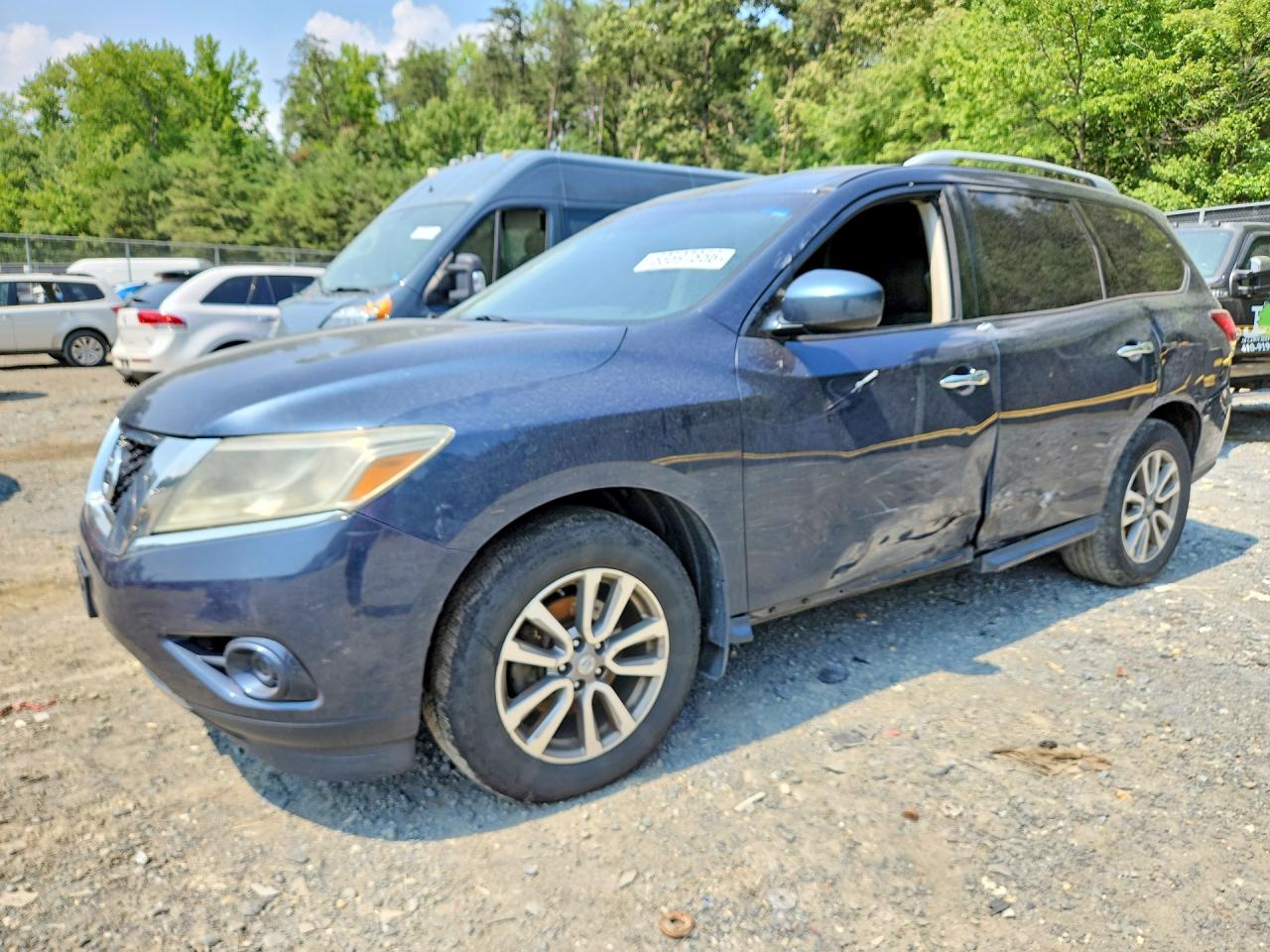 Photo of the 2015 NISSAN PATHFINDER S