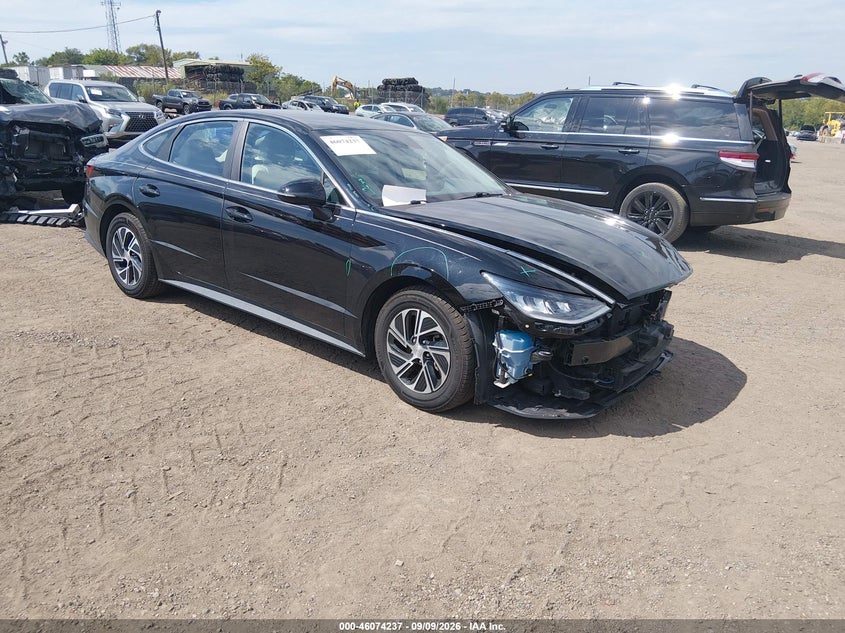 Photo of the 2021 HYUNDAI SONATA BLUE