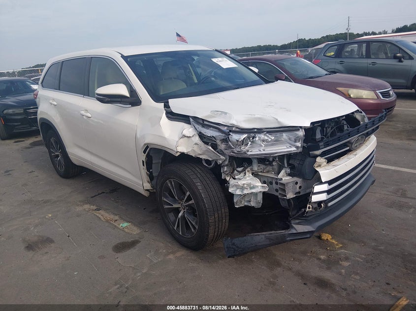 Photo of the 2017 TOYOTA HIGHLANDER LE PLUS