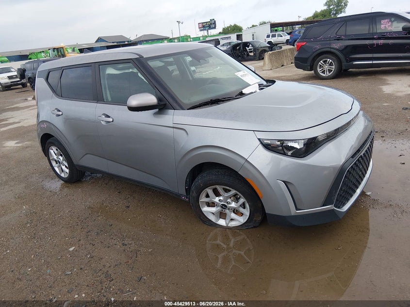 Photo of the 2023 KIA SOUL LX
