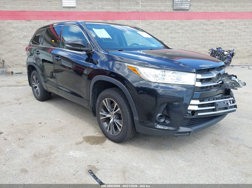 Photo of the 2018 TOYOTA HIGHLANDER LE