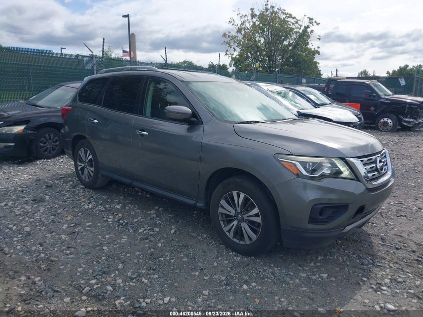 Photo of the 2018 NISSAN PATHFINDER SV