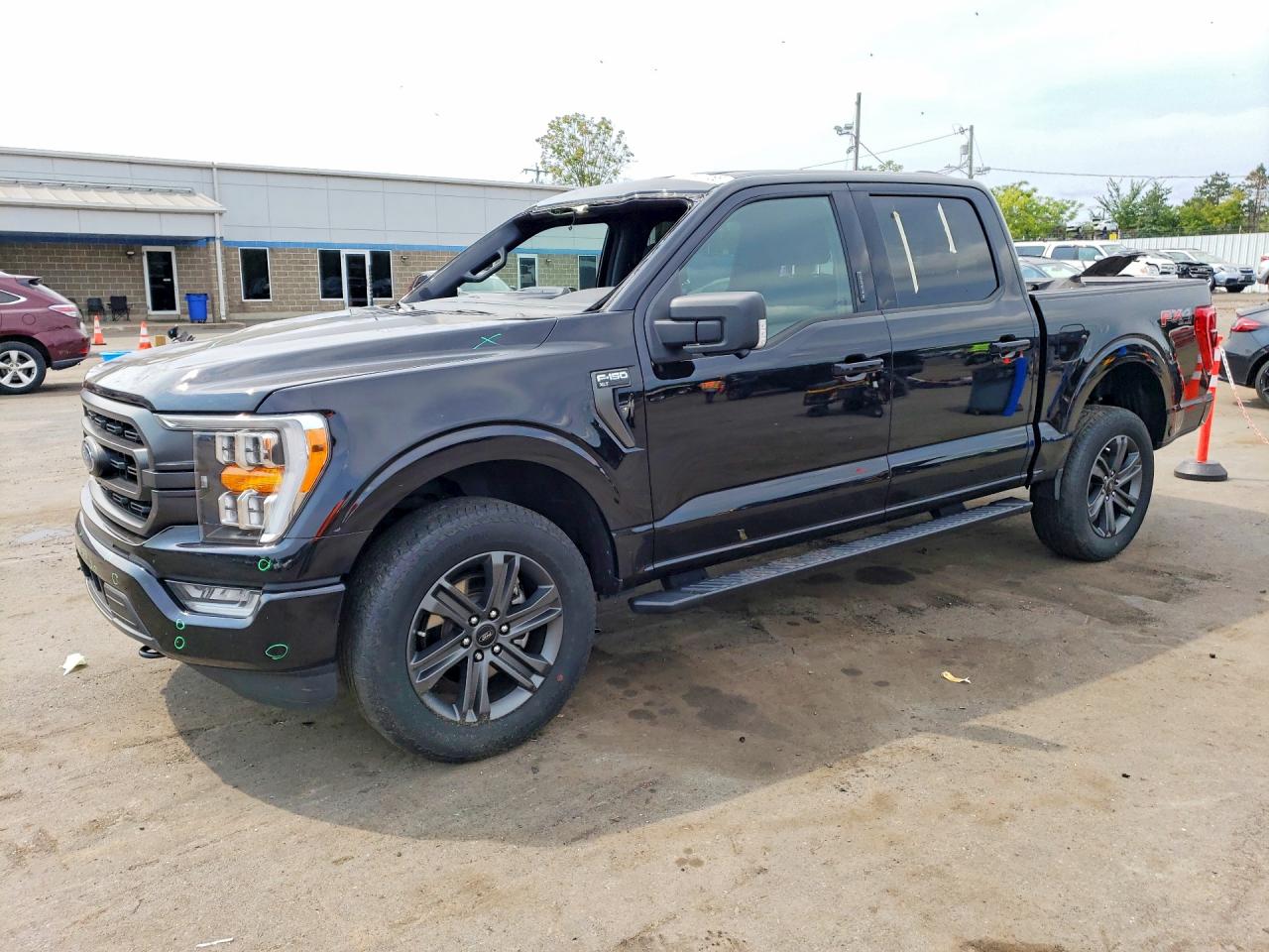 Photo of the 2023 FORD F150 SUPERCREW