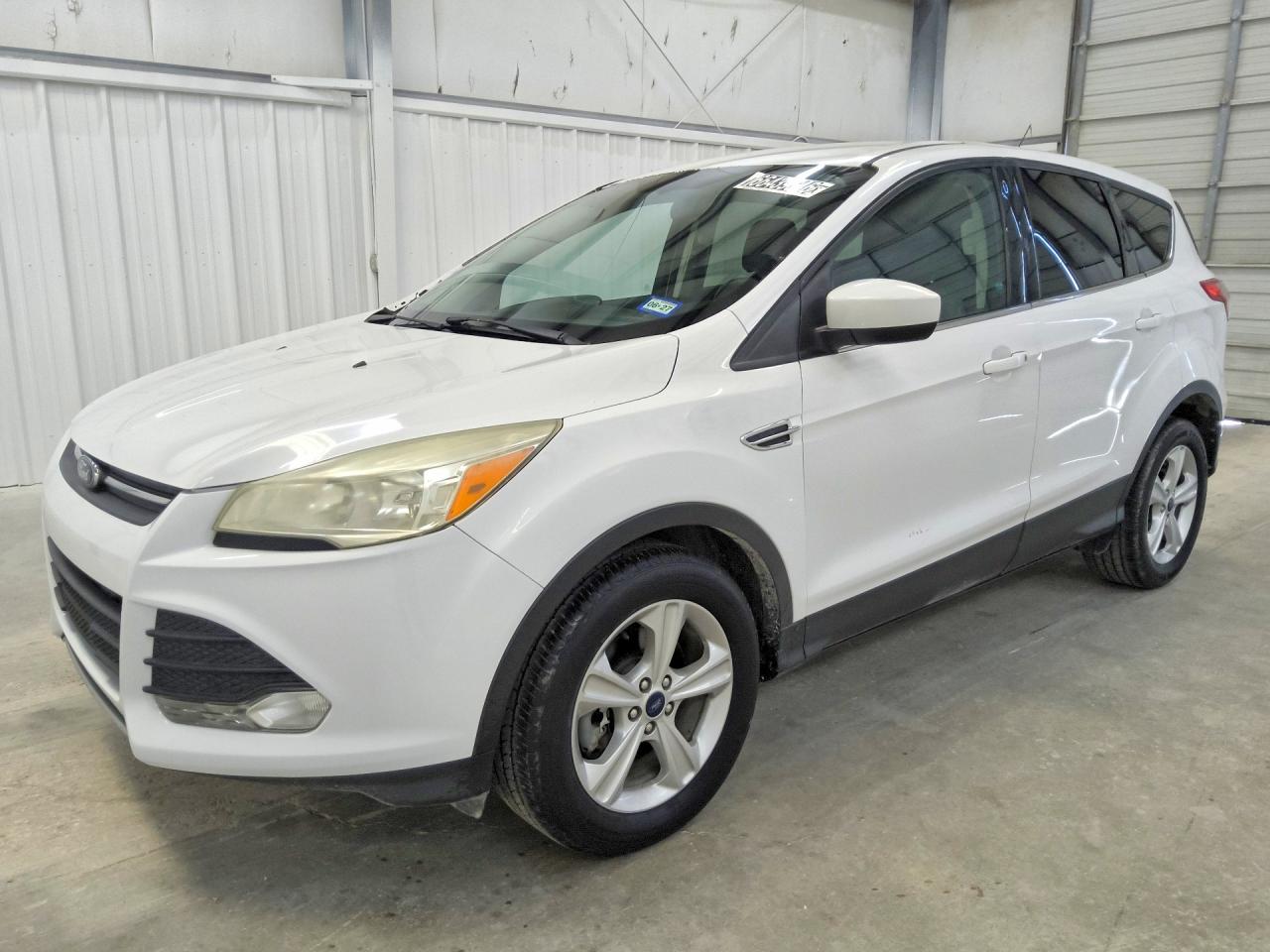 Photo of the 2016 FORD ESCAPE SE