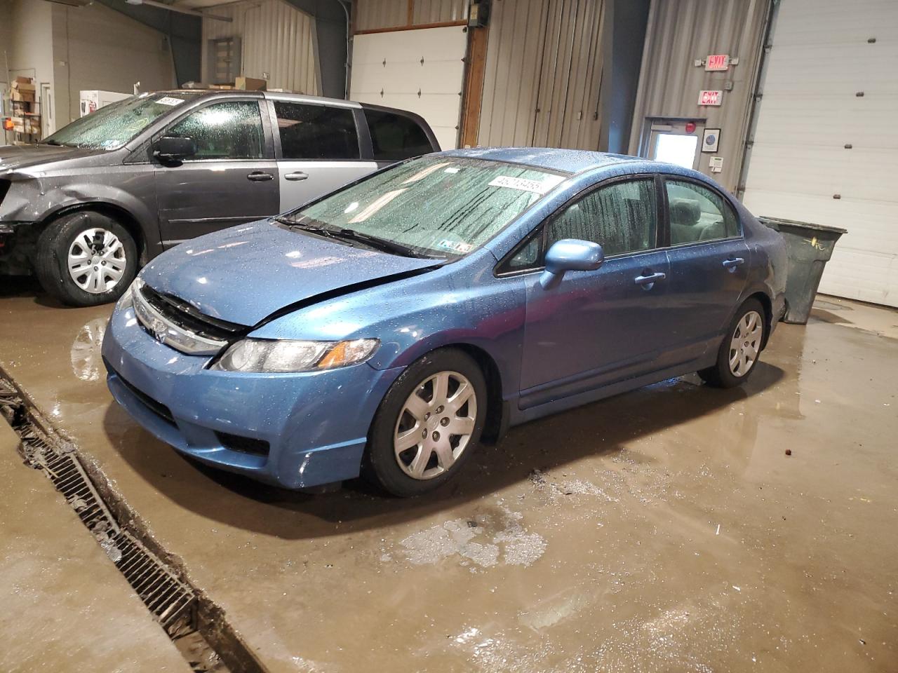 Photo of the 2010 HONDA CIVIC LX