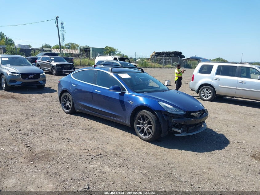 Photo of the 2018 TESLA MODEL 3 LONG RANGE/MID RANGE