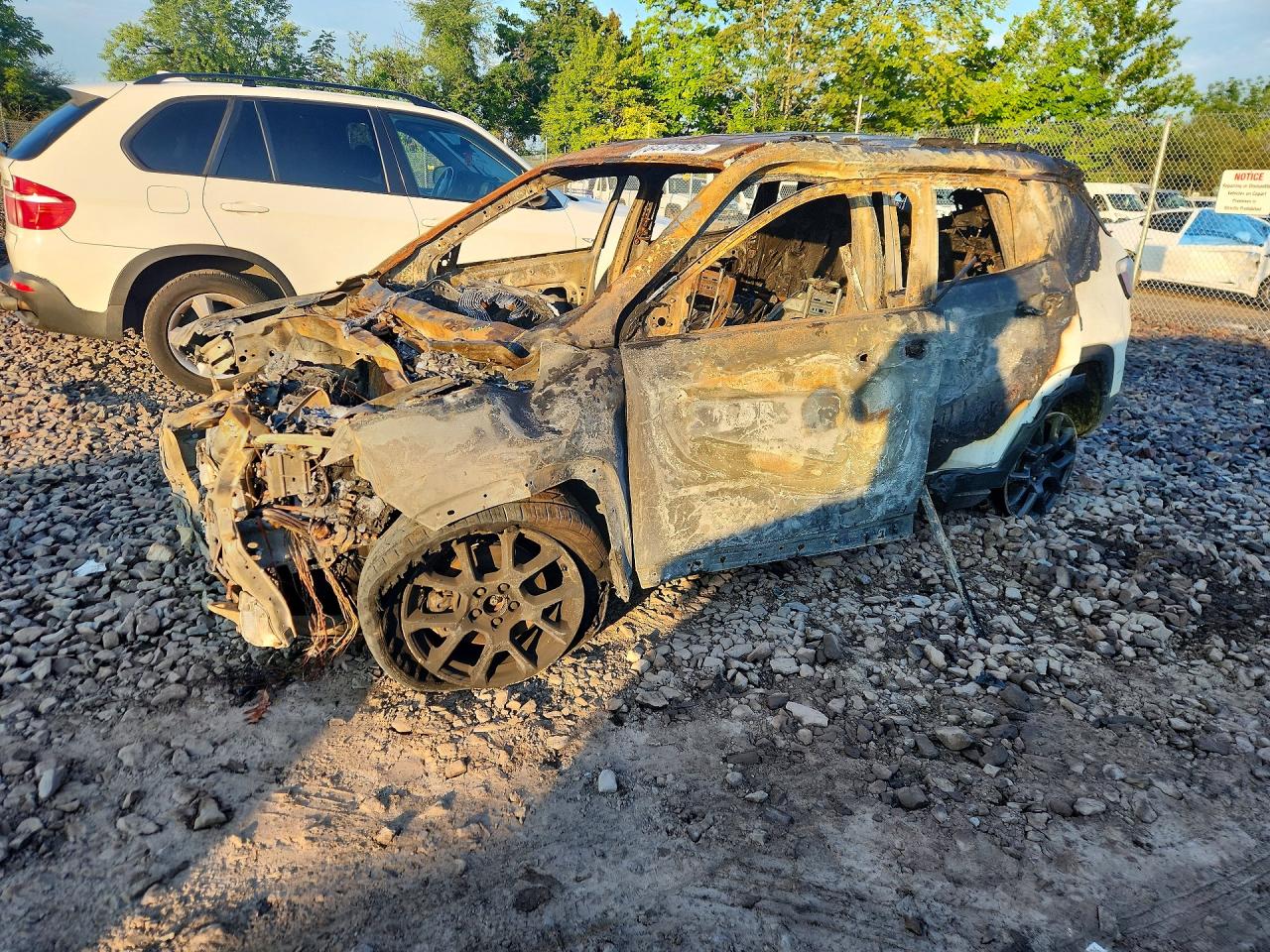 Photo of the 2022 JEEP COMPASS LATITUDE