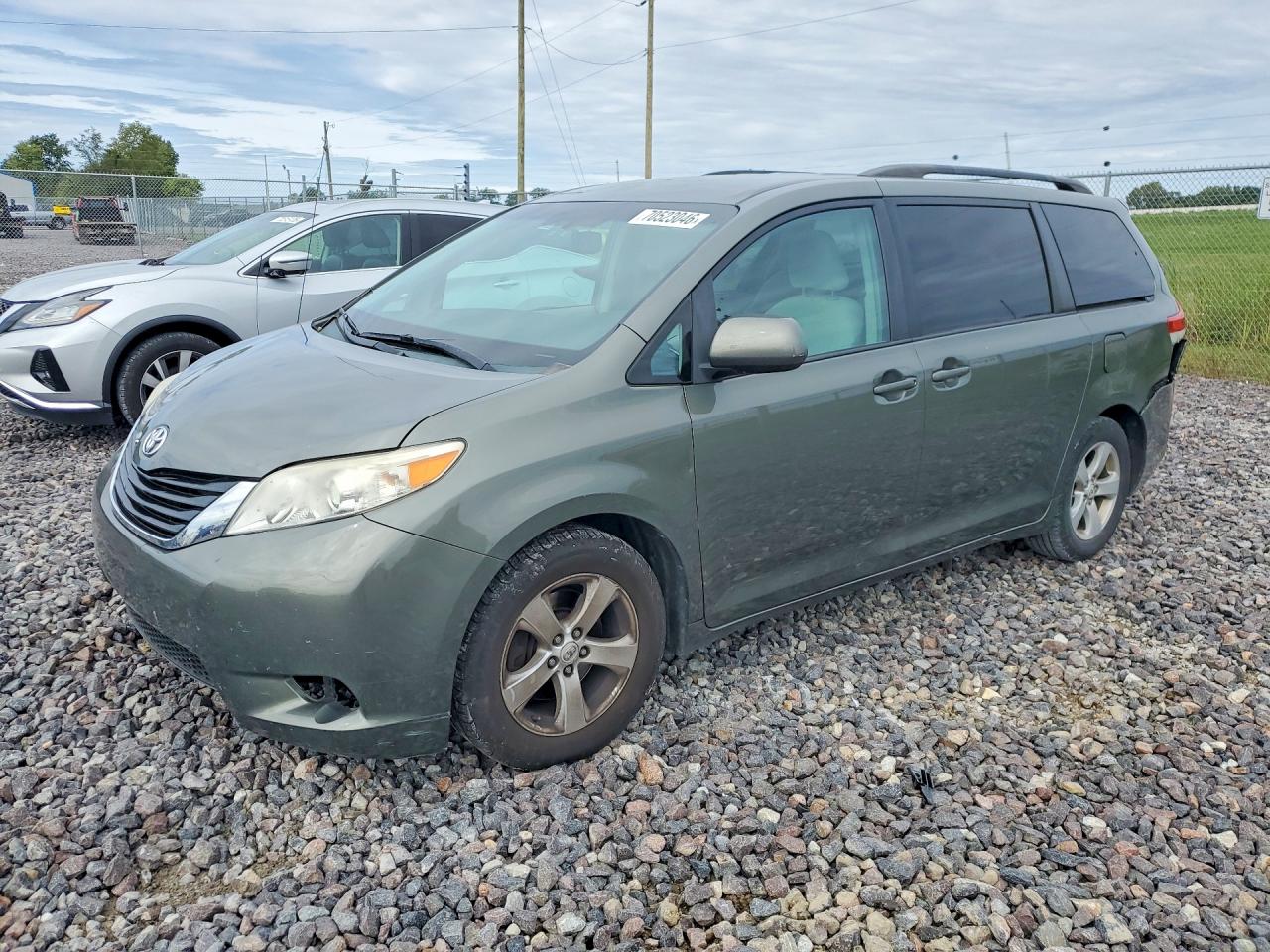 Photo of the 2011 TOYOTA SIENNA LE